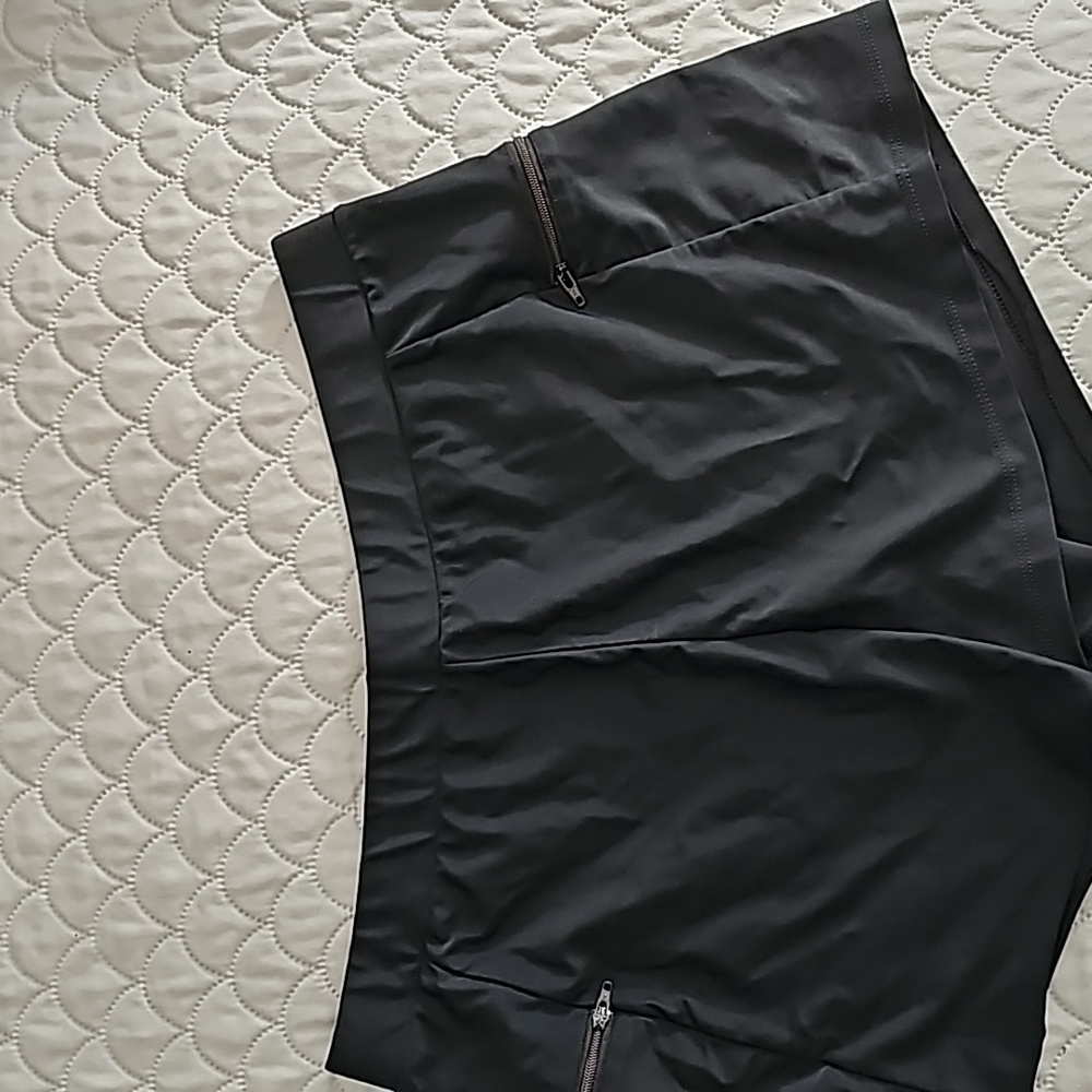 376 Ladies Seim Shorts with zipper pockets